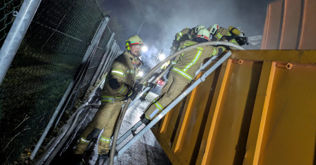 PXL_20251106_193445912