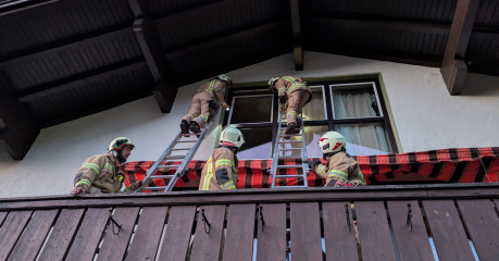 PXL_20260423_183232202